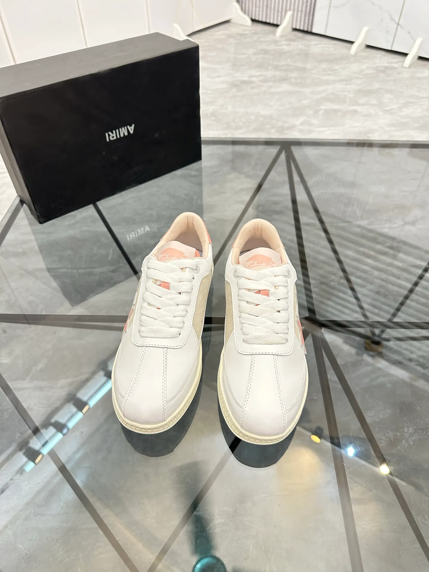 Men's shoes: 💰P420¥ Product trademark: AMIRI* "Amir*" low-top casual shoes Regular size: 38-45 (can be customized to 46) Product material: imported cowhide upper, breathable lining, original outsole. Number: 001